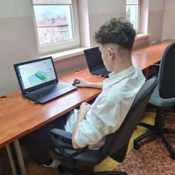 Młodzież z Dobryszyc edukuje się z nowych technologii