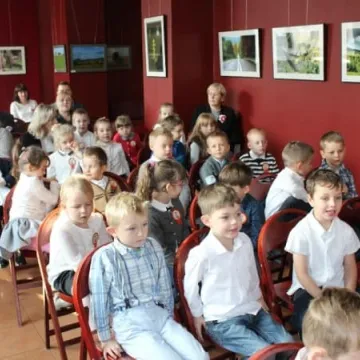 Przedszkolaki pamiętają o Święcie Niepodległości