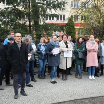 Wiec poparcia dla strajkujących nauczycieli w Radomsku