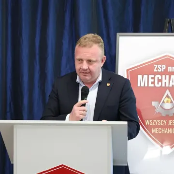 W ZSP nr 1 w Radomsku odsłonięto Dąb Pamięci