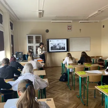 Uczniowie z powiatu radomszczańskiego zmierzyli się z twórczością Wisławy Szymborskiej w I LO w Radomsku