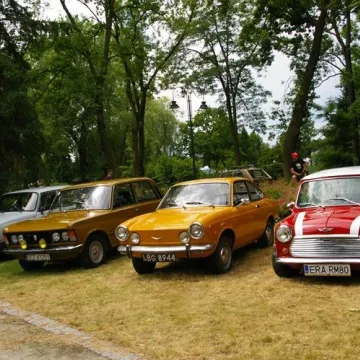 Zabytkowe pojazdy zaparkowały w Radomsku