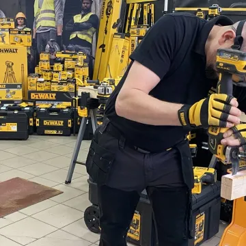 Akademia DeWalt w „Mechaniku”. Prestiżowy program tylko dla 10 szkół w kraju