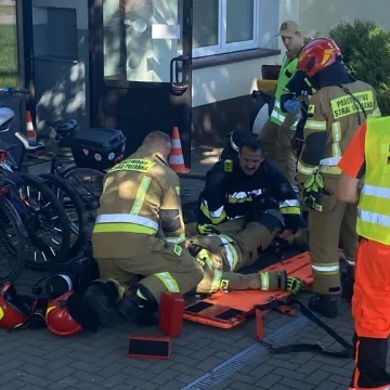 Ewakuacja ZSP 1 w Radomsku. Był pożar, strzały i osoby ranne
