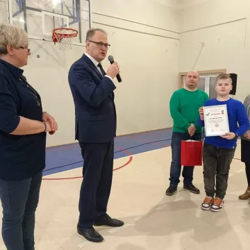 Mały bohater Miłosz Kwaśniak odebrał nagrodę od prezydenta Radomska