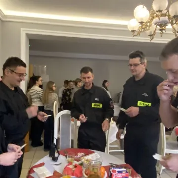 W Radomsku znów zasiedli do wspólnej Wigilii. 150 osób przy jednym stole