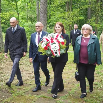 W Bąkowej Górze upamiętniono 77. rocznicę mordu żołnierzy KWP