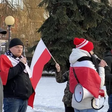 „Zjednoczeni dla Wolności” protestowali w Radomsku przeciwko rządowym obostrzeniom