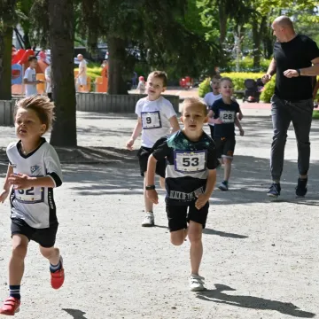Bieg Unijny 2025. Ponad setka dzieci świętowała 21 lat w UE