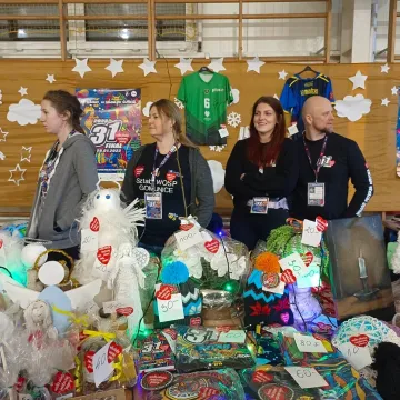 WOŚP 2023: W Gomunicach kwestuje m.in. wąż oraz legwan Stefan