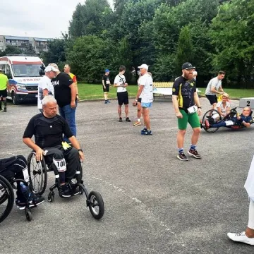 Ponad setka biegaczy stanęła na starcie biegu ulicznego w Radomsku