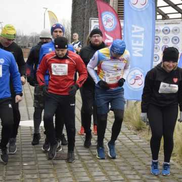 [WIDEO] Glinianki parkRUN w Radomsku. Bieg dla zdrowia i WOŚP 2025