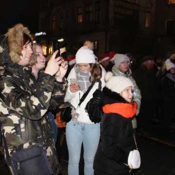 Jarmark Bożonarodzeniowy w Radomsku. Życzenia prezydenta i koncert Sound’nGrace