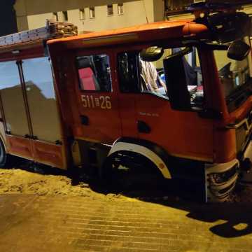 Wóz strażacki ugrzązł na remontowanej ul. Piłsudskiego w Radomsku