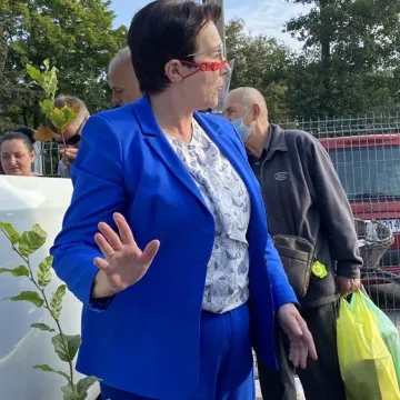 Poseł Anna Milczanowska rozdawała sadzonki z autografem pary prezydenckiej