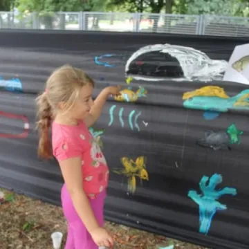 Warsztaty plastyczne „Mania malowania” w plenerze