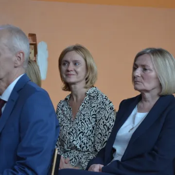 Medale i nagrody dla pracowników powiatowych placówek oświatowych