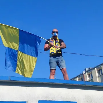 Żółto-niebieska gorączka na osiedlu przy 11 Listopada