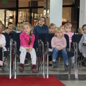 Spotkanie autorskie z Ewą Kaczmarczyk w bibliotece w Radomsku