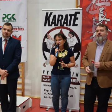 Karatecy na tatami na turnieju w Radomsku