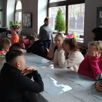 Warsztaty tworzenia ozdób choinkowych w Muzeum Regionalnym w Radomsku