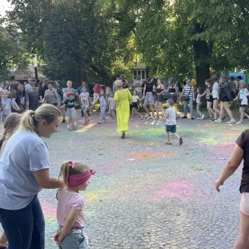 Magia kolorów, czyli Holi Day 2024 w Radomsku