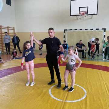 Najmłodsi zapaśnicy ZKS Radomsko wywalczyli medale w turnieju „Mocowanie na macie”