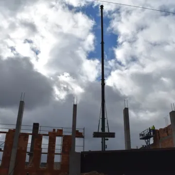 Zobacz, jak powstaje hala sportowa w Kamieńsku