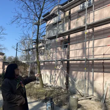 Trwa remont biblioteki w Radomsku. Zmienia się wnętrze i elewacja budynku