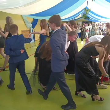 Bal na zakończenie ósmej klasy w PSP nr 2 w Radomsku