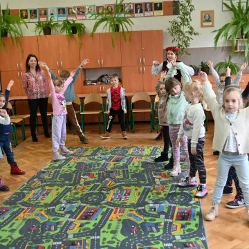 Przedszkolaki w Reymontówce na Bugaju w Radomsku