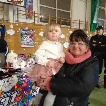 WOŚP 2023: W Gomunicach kwestuje m.in. wąż oraz legwan Stefan