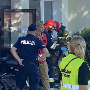 Ewakuacja ZSP 1 w Radomsku. Był pożar, strzały i osoby ranne