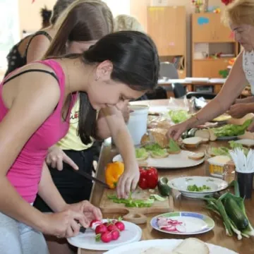 Piknik integracyjny dzieci i seniorów RUTW SAN