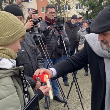 Chanuka w Radomsku. Było odpalenie świec, śpiew i pączki