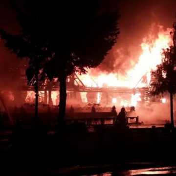 [FOTO] Ogromny pożar w Słostowicach. Spaliła się restauracja Krywań
