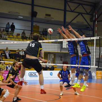 Emocje na parkiecie. METPRIM Volley Radomsko zwycięża ze Skrą II Bełchatów