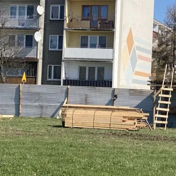 Wbito symboliczną łopatę. W Radomsku ruszyła budowa bloków SIM