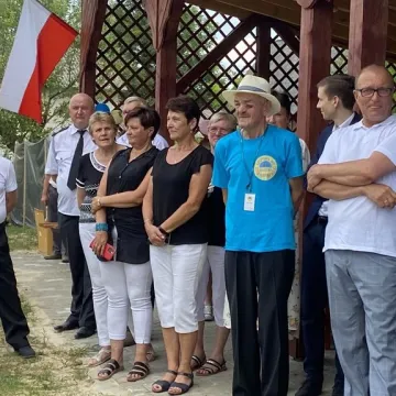 W Sudzinku otwarto nową drogę. Wstęgę przecinał m.in. wicemarszałek Sejmu RP