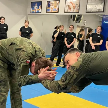 Uczniowie klas mundurowych z Radomska uczestniczyli w manewrach WOT