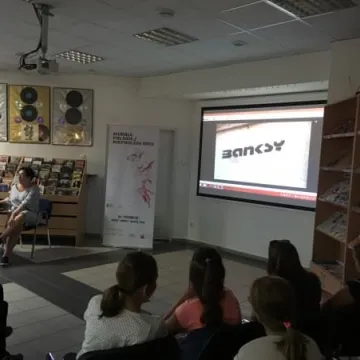 O street arcie w bibliotece