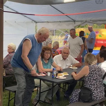 Kietlin świętował przy stole i na zjeżdżalni