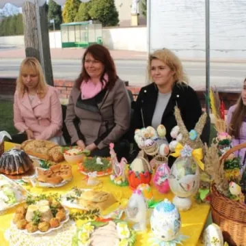 Wielkanocny kiermasz w Wielgomłynach