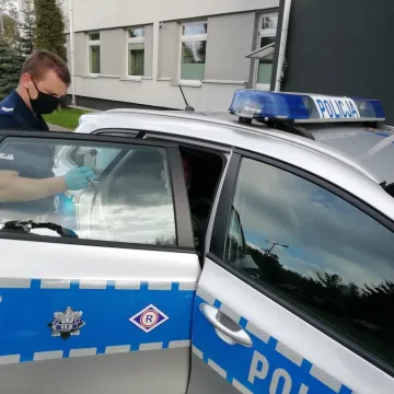 Driftował przed komendą policji, został zatrzymany