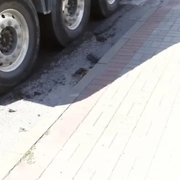 Zniszczona ulica Prymasa Wyszyńskiego