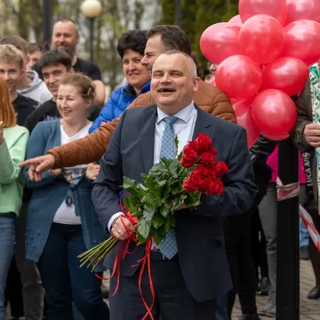 Chlebem i solą powitała społeczność ZSE-E w Radomsku nowego-starego dyrektora
