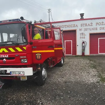 Wozy strażackie uchwycone w fotograficznym kadrze