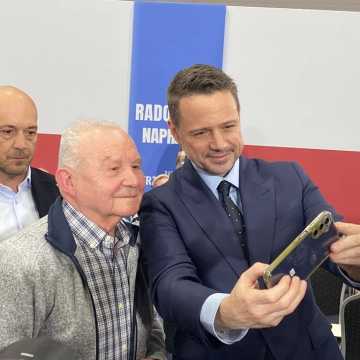 [WIDEO] Polska jest bezpieczna. Tak dla rozwoju nowoczesnych technologii. Rafał Trzaskowski z wizytą w Radomsku