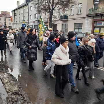 [WIDEO] Orszak Trzech Króli 2025 w Radomsku. „Kłaniajcie się królowie!”