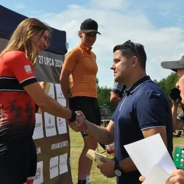 Sportowy weekend na Górze Kamieńsk. Kilkuset zawodników na starcie MTB